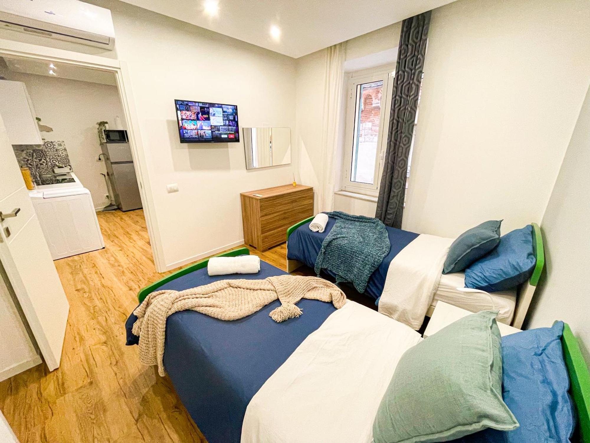 Exclusive In The Center 5 Min Train Station Apartment *