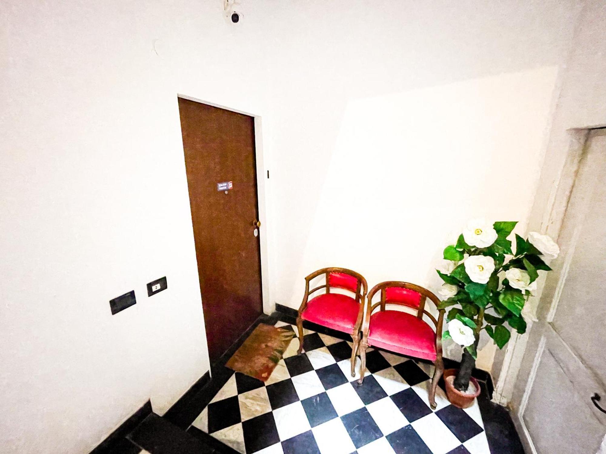 Exclusive In The Center 5 Min Train Station Apartment Genoa