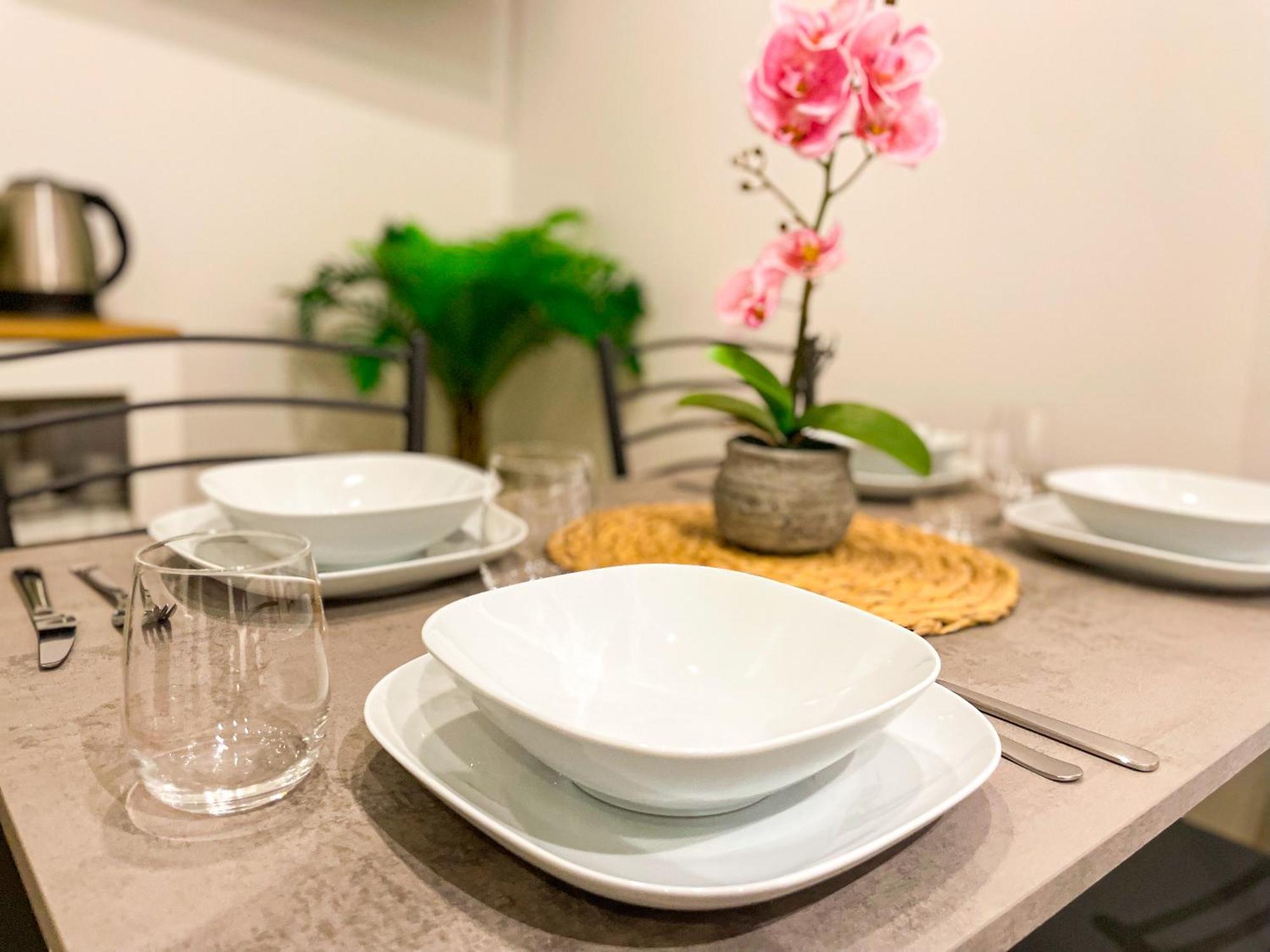 Exclusive In The Center 5 Min Train Station Apartment *
